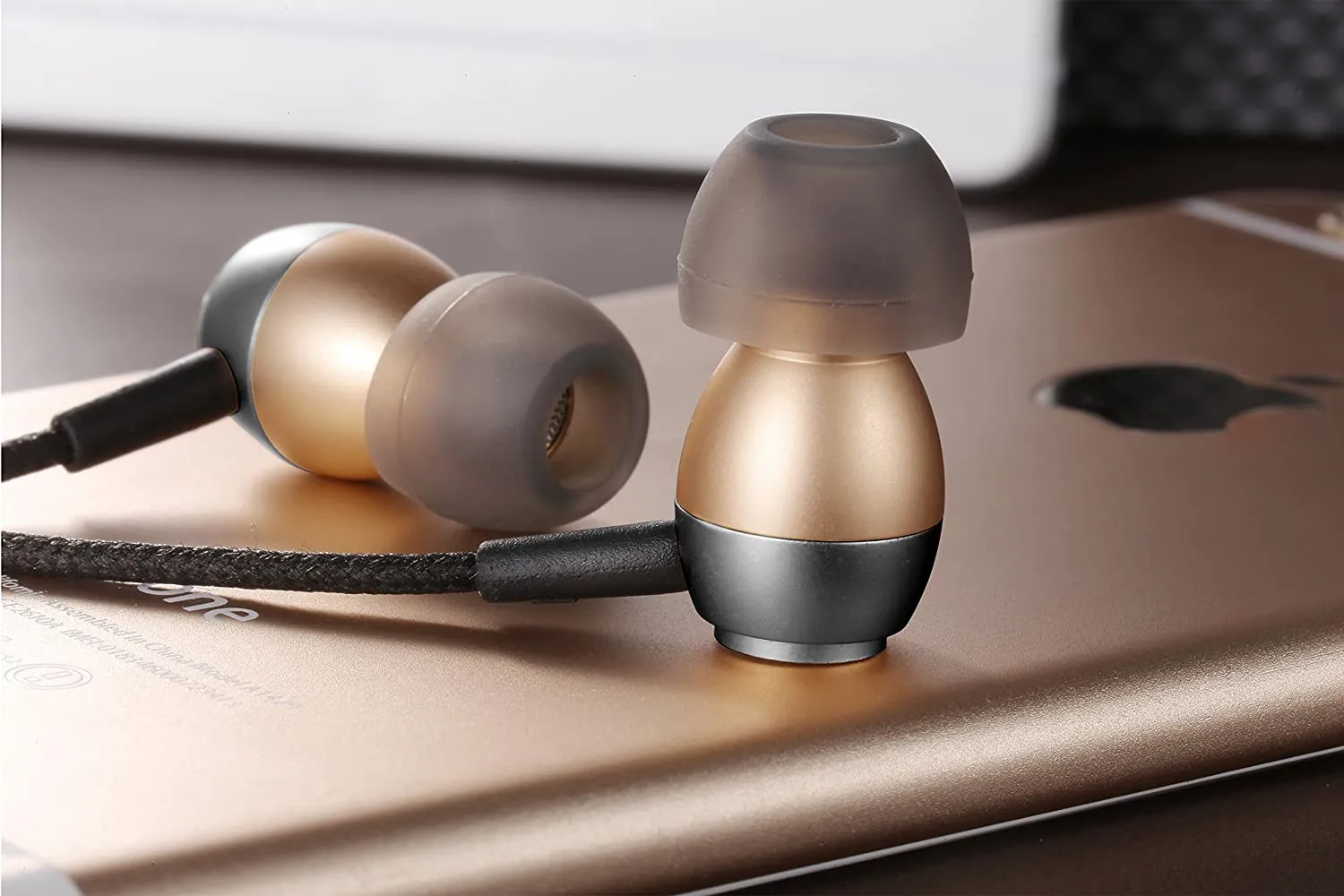 Betron GLD60 Noise Isolating In-Ear Headphones Earphones Vivid Bass Sound Gold Plated Connector